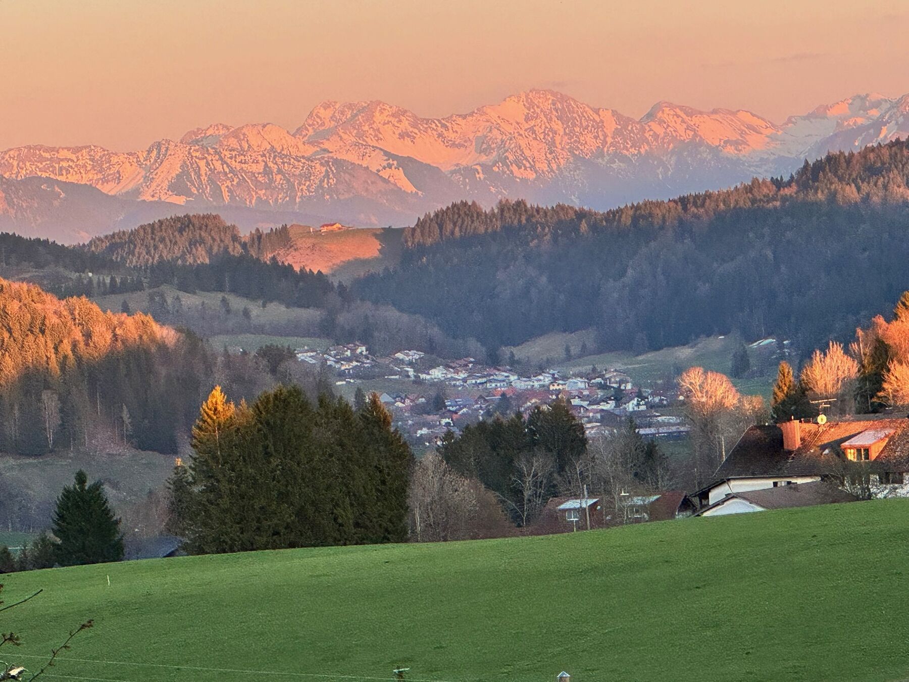 Abendrot über den Bergen des Allgäus